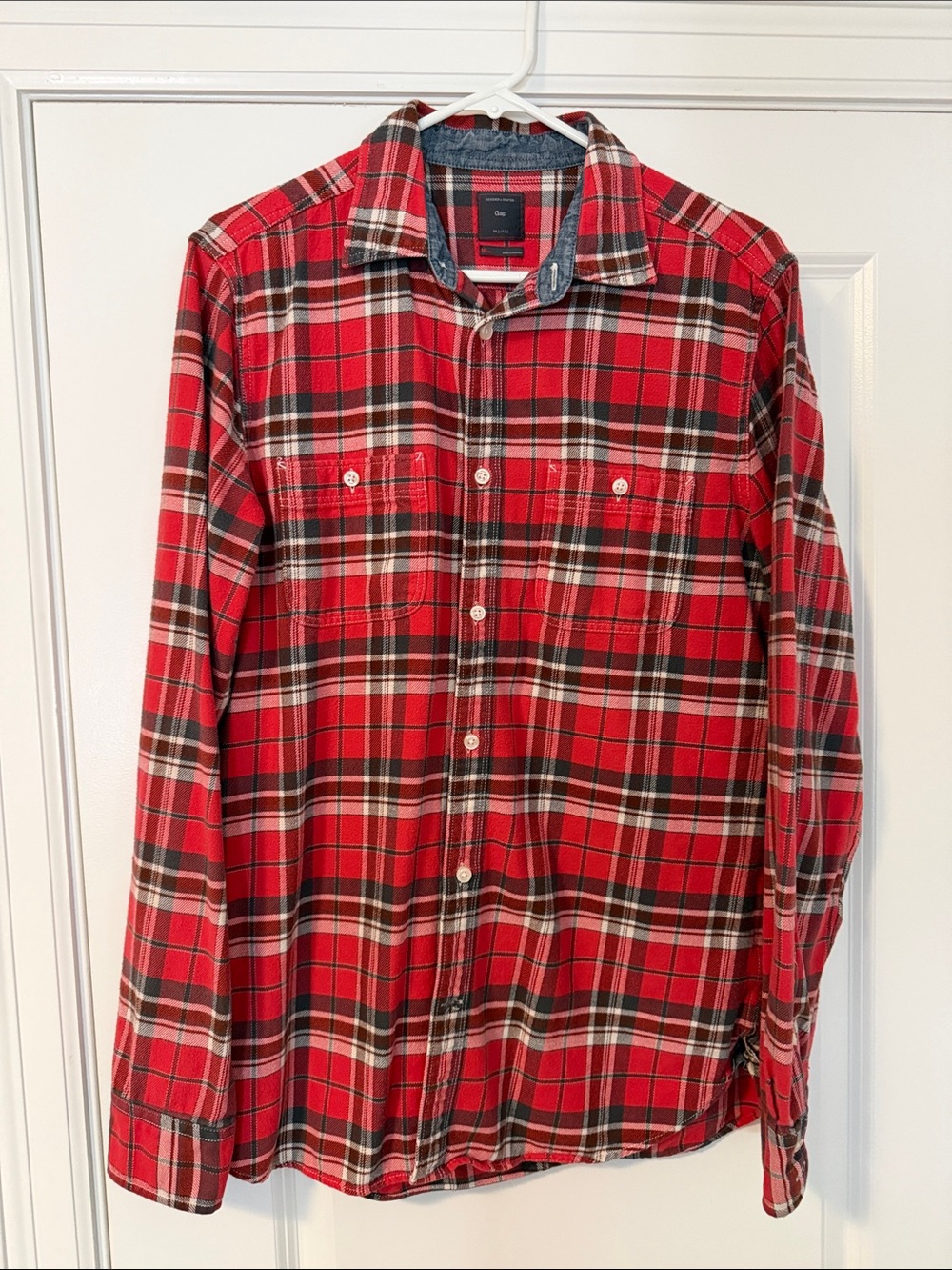 Gap size M tall Men's Red Plaid Button-Up Shirt